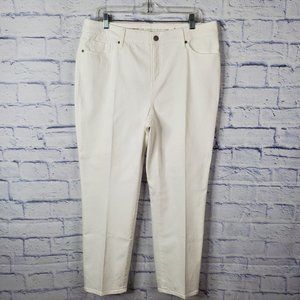 The So Slimming Chico’s Jeans Women's White Girlfriend Crop Slim Leg Denim 12